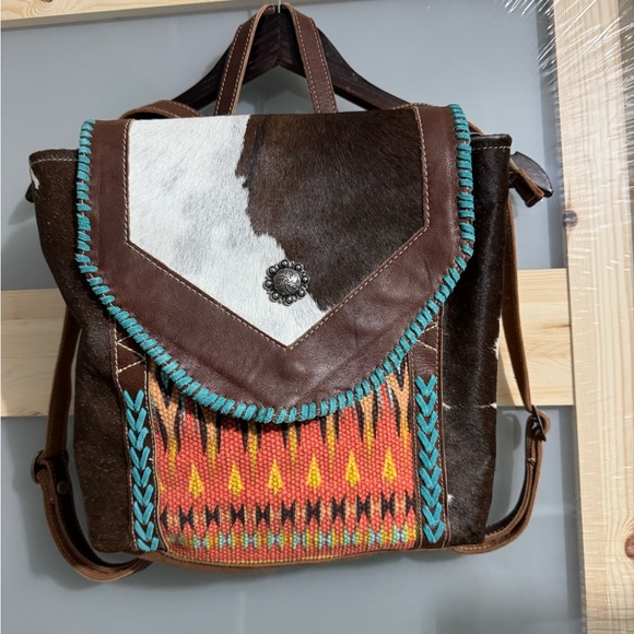 Myra Bag Handbags - Blaze Horizon Backpack Bag - Myra USA
Excellent condition